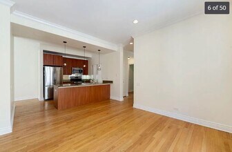 2555 N Clark St in Chicago, IL - Foto de edificio - Building Photo