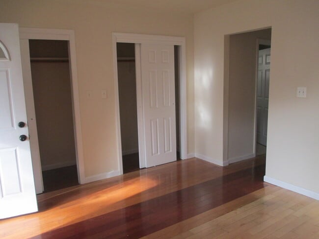 208 Vine St, Unit 1 Floor in Elizabeth, NJ - Building Photo - Building Photo