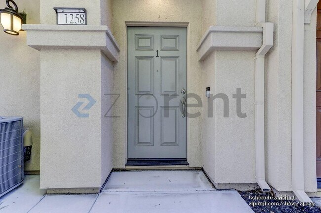 1258 Detroit Ave in Concord, CA - Foto de edificio - Building Photo