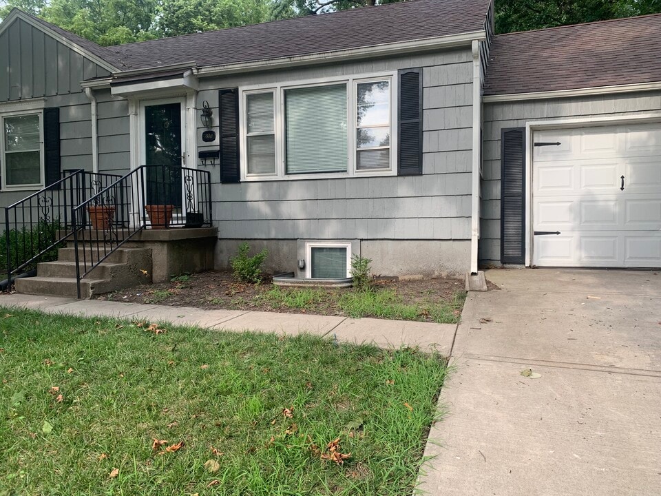 7808 Juniper Dr in Prairie Village, KS - Building Photo