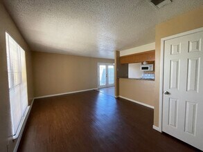 1102 Covey Ln, Unit # D in Killeen, TX - Building Photo - Building Photo