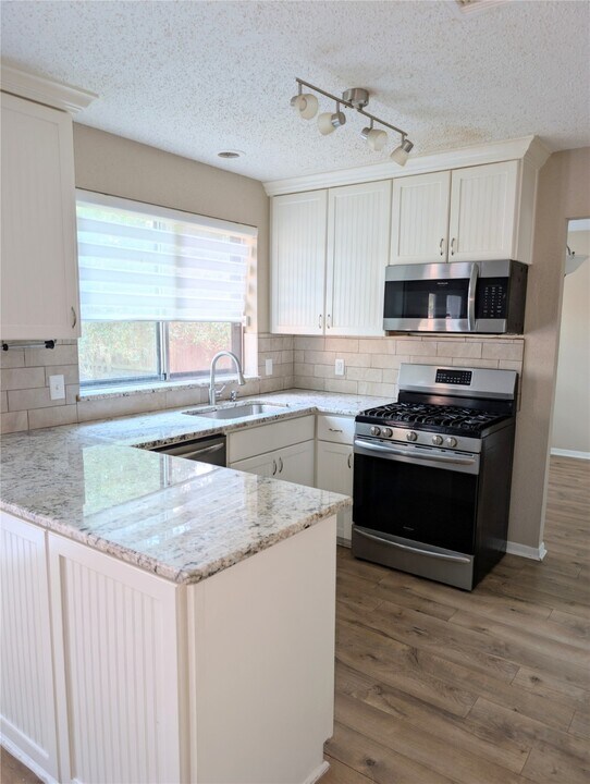 9303 Palm Shores Dr in Spring, TX - Building Photo