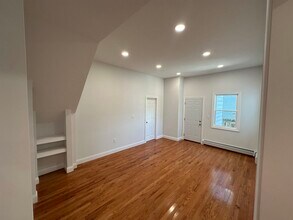 81 W 54th St in Bayonne, NJ - Building Photo - Building Photo