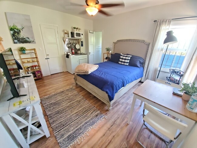 166 S Gardner St, Unit 2