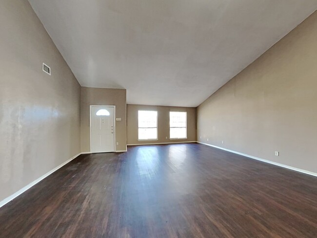 14002 Edenglen Dr in Houston, TX - Building Photo - Building Photo