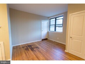 413 S 11th St in Philadelphia, PA - Building Photo - Building Photo