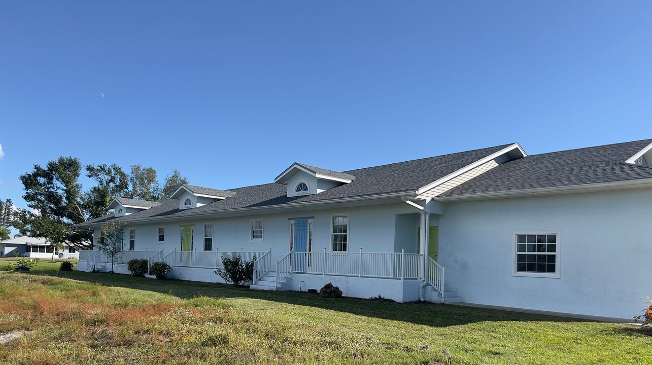 226 Boundary Blvd in Rotonda West, FL - Building Photo