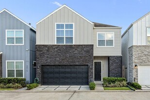 8817 Hollister Pine Ct in Houston, TX - Building Photo