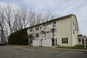 Cattail Cove Apartments in Wyoming, MI - Foto de edificio - Building Photo
