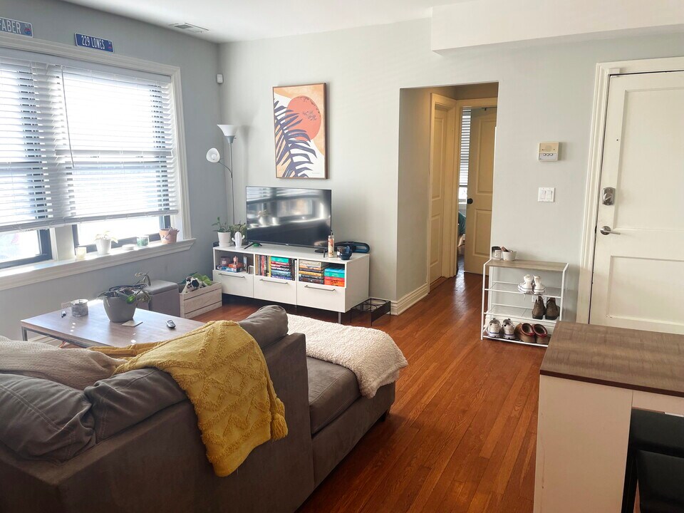 3435 N Lakewood Ave, Unit 2 in Chicago, IL - Building Photo