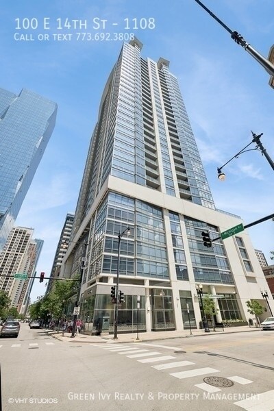 100 E 14th St in Chicago, IL - Building Photo