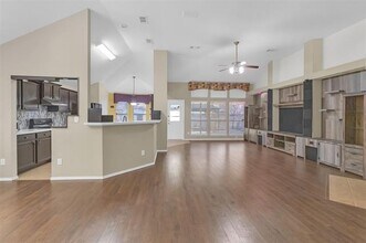 202 Matlock Meadow Dr in Arlington, TX - Building Photo - Building Photo