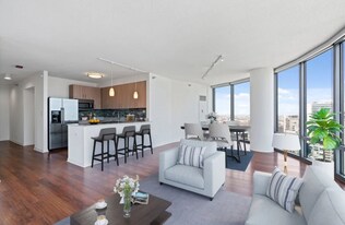 471 W Erie St in Chicago, IL - Building Photo