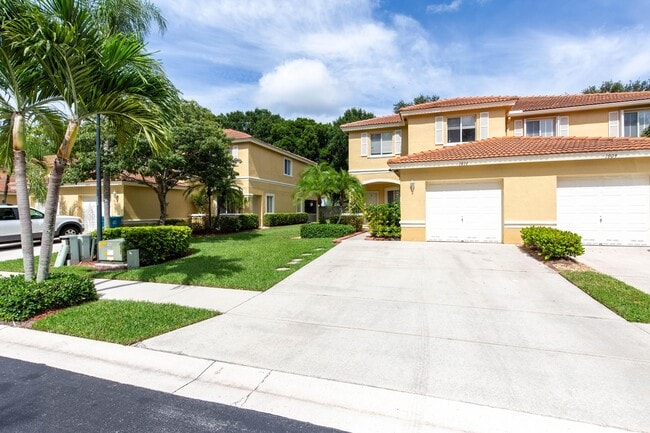 property at 1011 Arezzo Cir