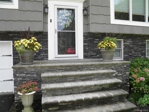 2 Argyle Pl in Smithtown, NY - Building Photo - Building Photo