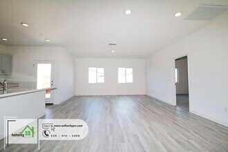 2141 Hilltop Dr in Redding, CA - Building Photo - Building Photo