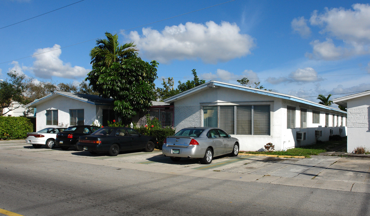 1721 Johnson St in Hollywood, FL - Building Photo