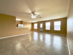 318 Mitchell Dr in Hutto, TX - Building Photo - Building Photo