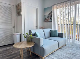 542 Boulevard NE in Atlanta, GA - Building Photo