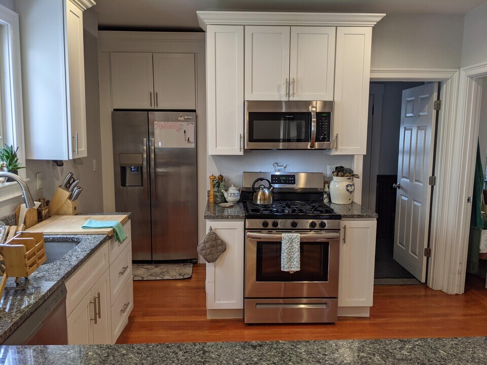 113 W 3rd St, Unit 113 3rd Street in Boston, MA - Building Photo