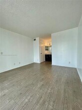 752 Executive Center Dr in West Palm Beach, FL - Building Photo - Building Photo