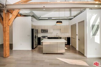 527 Molino St in Los Angeles, CA - Building Photo - Building Photo