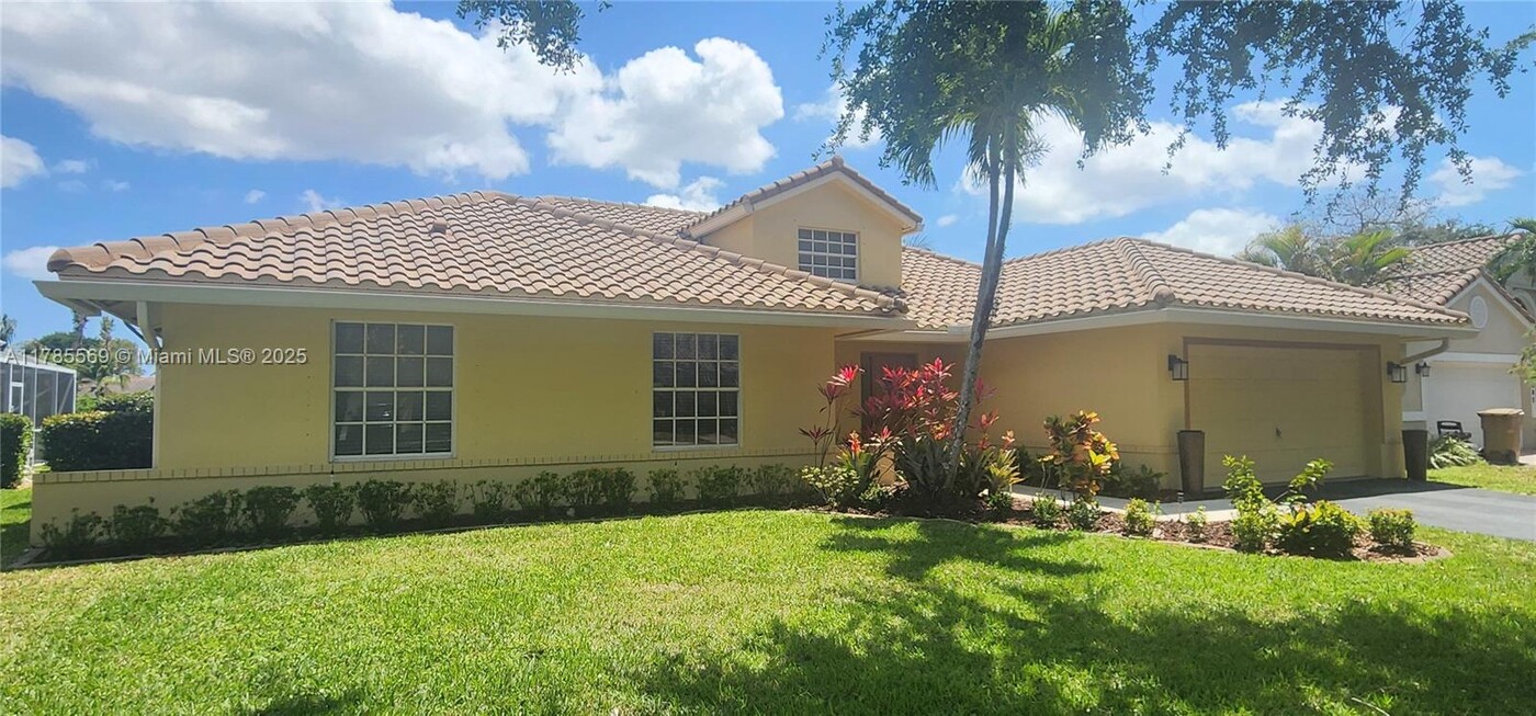 3562 Southern Orchard Rd W in Davie, FL - Foto de edificio