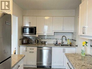 5-1005 Parkway Forest Dr in Toronto, ON - Building Photo - Building Photo