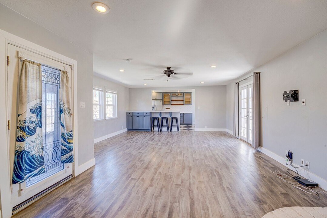 1037 Yucca Ave in Las Vegas, NV - Building Photo