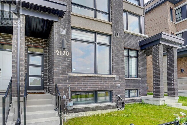 2170 Donald Cousens Pkwy in Markham, ON - Building Photo - Building Photo