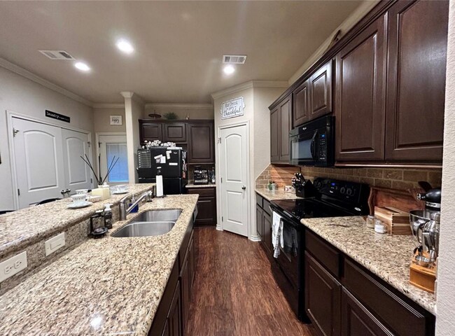 Spacious 2 Bed/2.5 Bath Condo in Prime Location! in College Station, TX - Foto de edificio - Building Photo