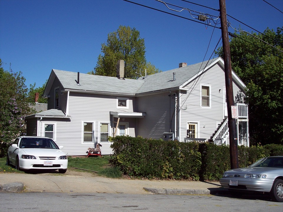50-52 Pine St in Southbridge, MA - Foto de edificio