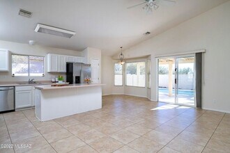 2065 W 3 Oaks Dr in Tucson, AZ - Building Photo - Building Photo