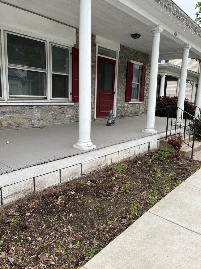 property at 206 E Main St