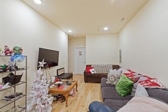 1945 N Gratz St, Unit B in Philadelphia, PA - Building Photo - Building Photo