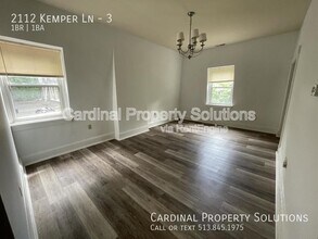 2114 Kemper Ln in Cincinnati, OH - Building Photo - Building Photo