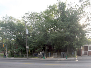 2139-2143 Dufferin St in Toronto, ON - Building Photo - Building Photo