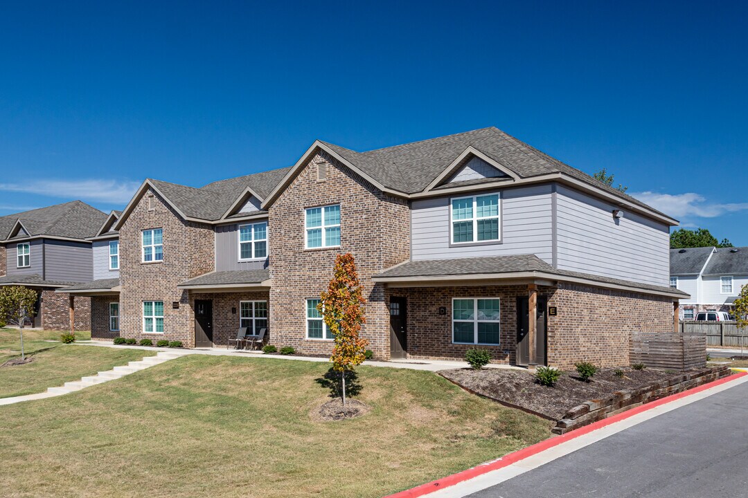 Talmoore Townhomes in Springdale, AR - Building Photo