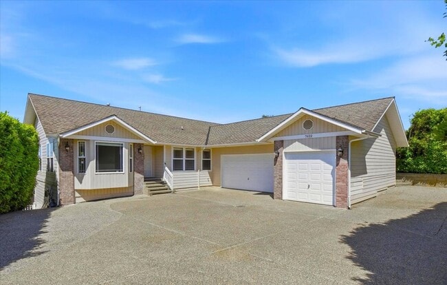 property at 7622 80th Ave NE