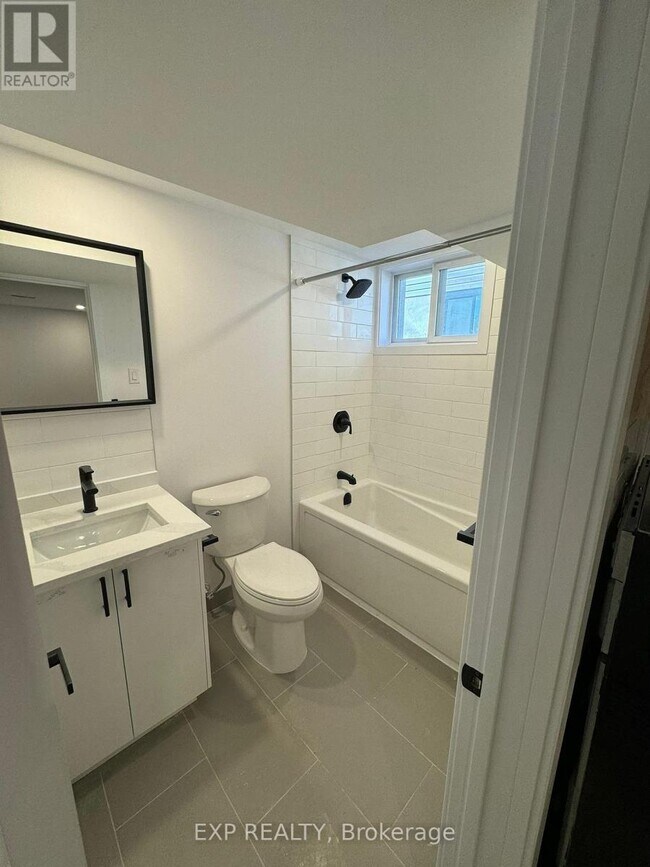 2434 Clover St in Ottawa, ON - Building Photo - Building Photo