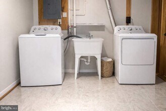 20521 Neerwinder St in Germantown, MD - Building Photo - Building Photo