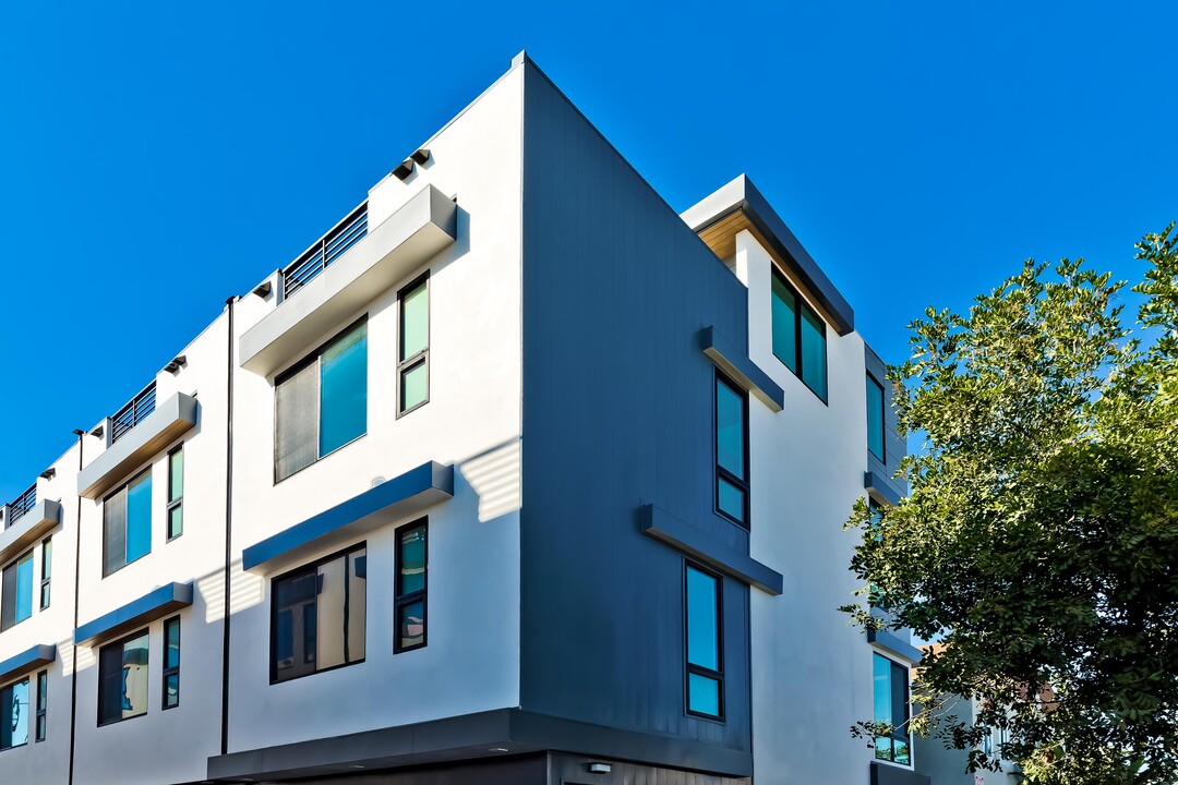 1025 Wilcox Ave in Los Angeles, CA - Building Photo