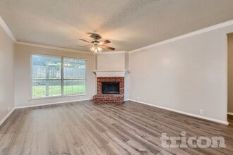 821 Stafford Station Dr in Saginaw, TX - Foto de edificio - Building Photo