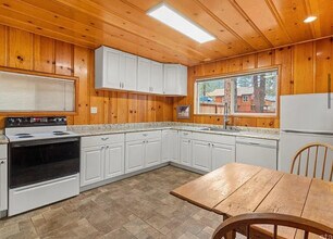 2520 Osborne Ave in South Lake Tahoe, CA - Building Photo - Building Photo