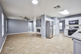 1845 Navajo Lake Way in Las Vegas, NV - Foto de edificio - Building Photo