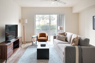 10410 NE 2nd St in Bellevue, WA - Building Photo