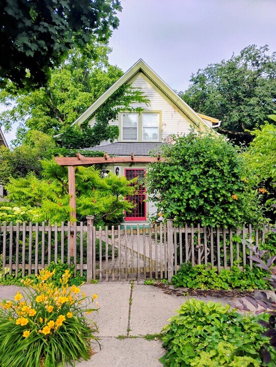 4311 Garfield Ave in Minneapolis, MN - Building Photo