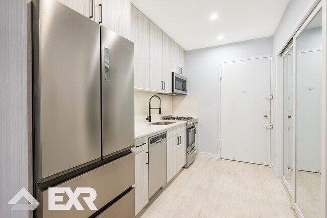 1418 York Ave, Unit 6G in New York, NY - Building Photo - Building Photo