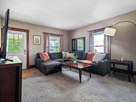 679 Washington St in Bedford, OH - Building Photo