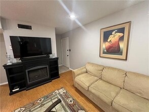 318 Lake Marina Ave, Unit 305 in New Orleans, LA - Building Photo - Building Photo
